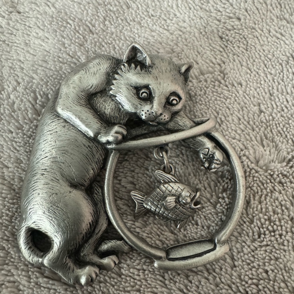 Vintage JJ Cat with fish bowl Brooch